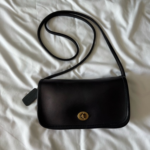 Vintage 1970’s Coach Dinky Crossbody Bag